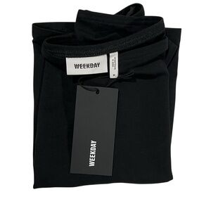 NWT Weekday Off the Shoulder Tee in Black Women’s Size Medium